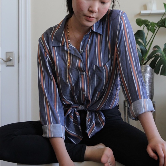 Universal Thread Tops - Funky Vintage-looking button-up